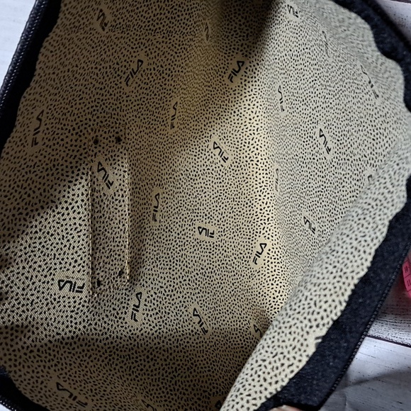 FILA Zippered Bag - Picture 3 of 6
